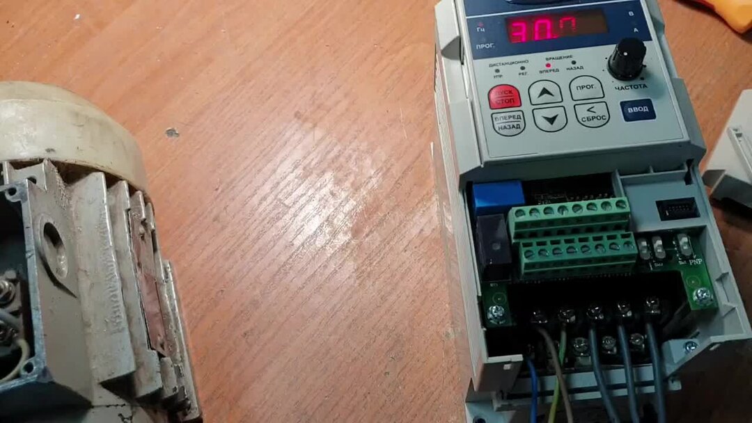 Преобразователь веспер е2-8300-005н 3,7к. Преобразователь частоты ei-p7012-350h. Настройка частотного преобразователя веспер. Настройка частотного преобразователя веспер. Схема подключения частотного преобразователя е2-8300 -002н.