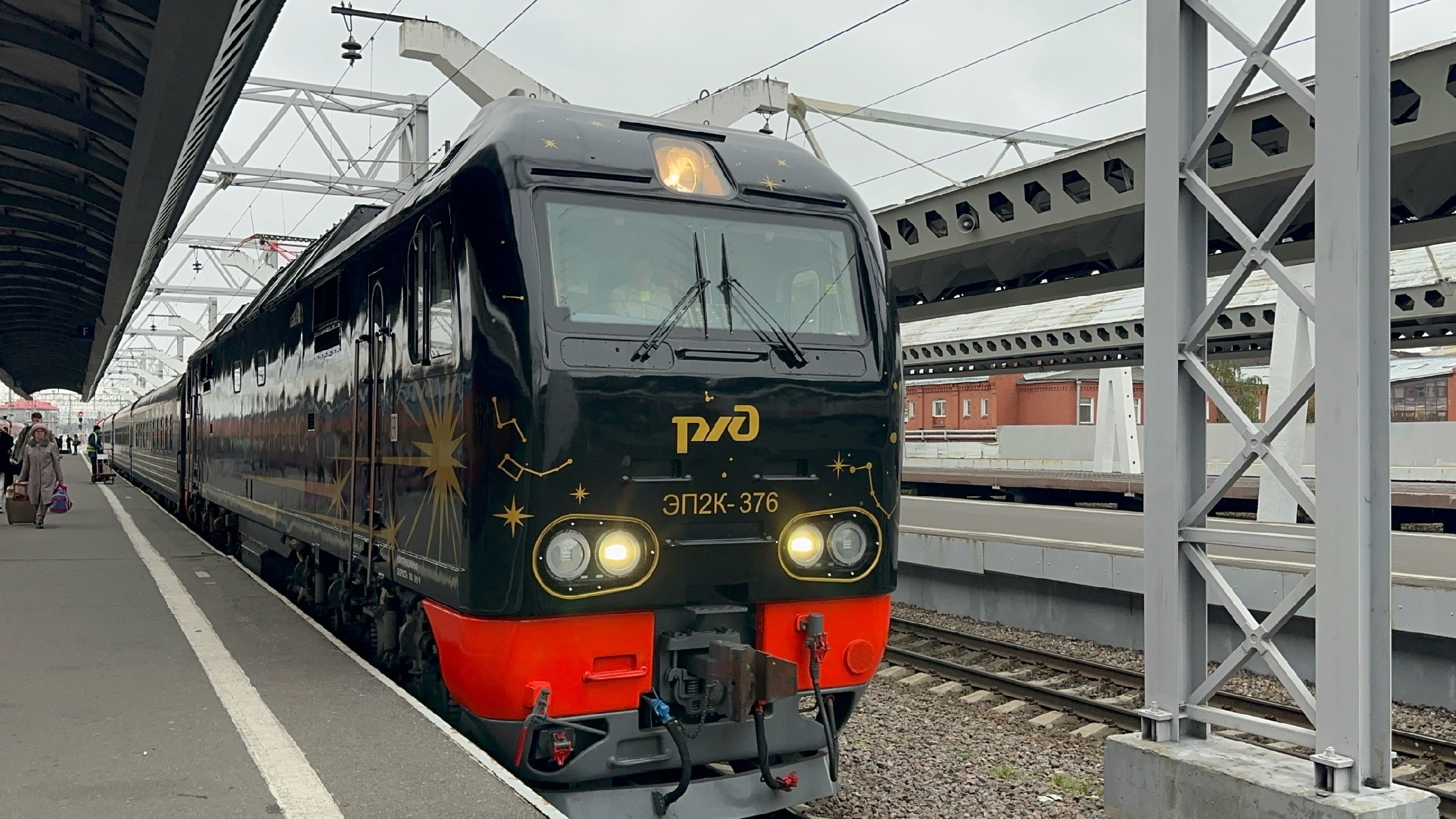 Эт2м 001. Спб шапки электричка. Станция озерки жд. Лыжная стрела мурманск кировск. Спб шапки электричка.