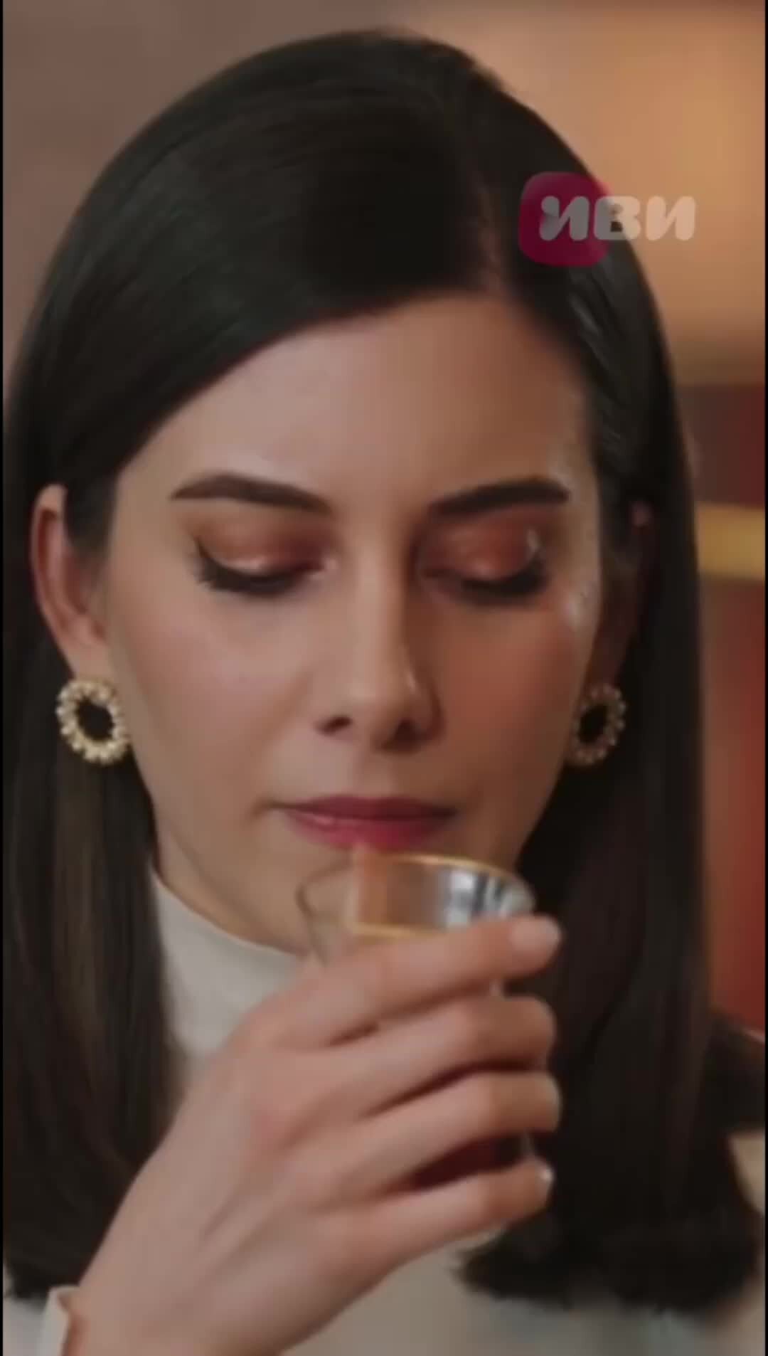 Турецкие песни из зимородка слушать. Обыкновенный зимородок. Эфе зимородок. Зимородок фильм турецкий. Зимородок турецкий феррит.