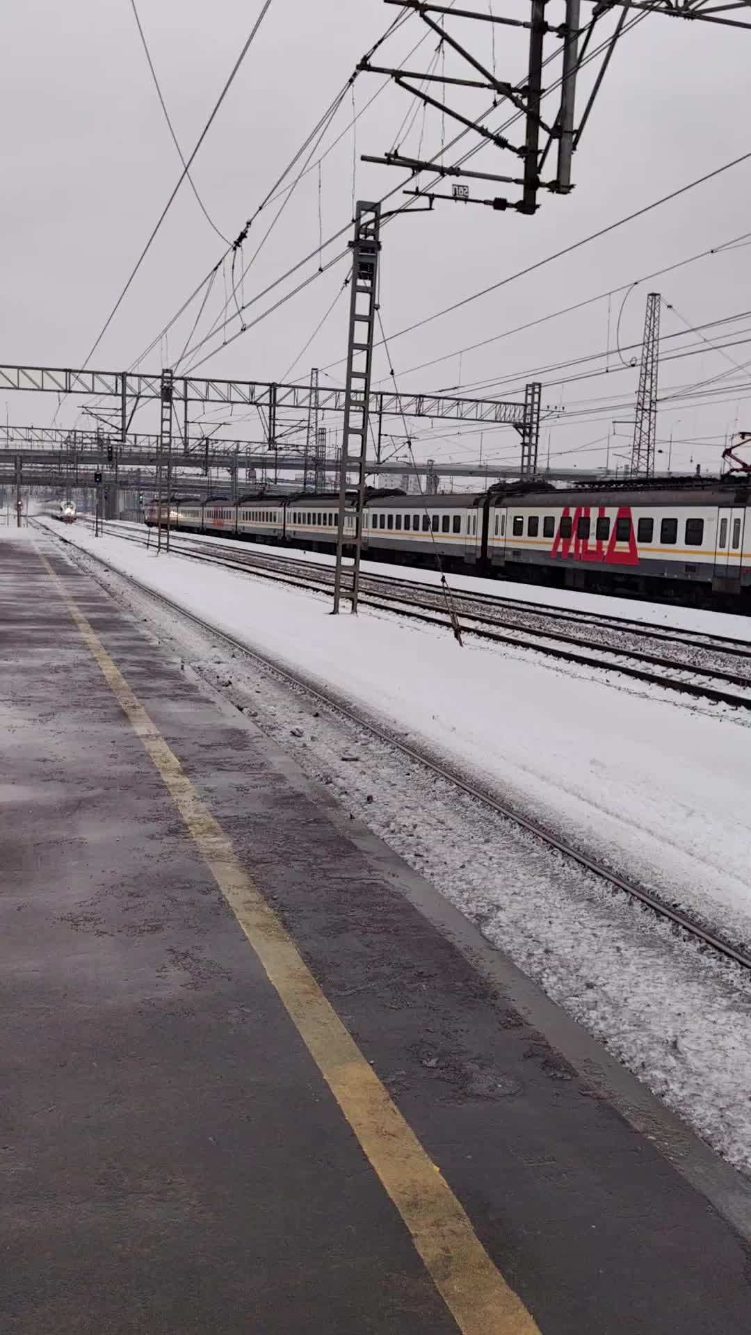 Меня больше нету картинки. Здесь пока ничего нет картинки. Изя ты уже устроился нет пока работаю. Пока работы нету. Мемы пока пока.