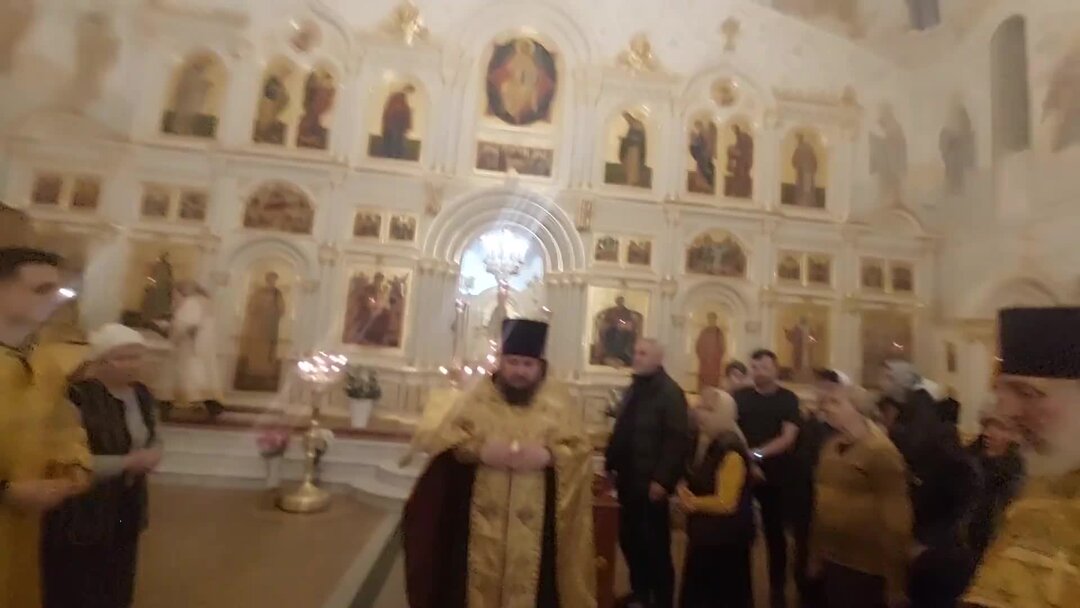 бедный священник. священник в деревне. инок монах. ряса монаха. маркиан монах.