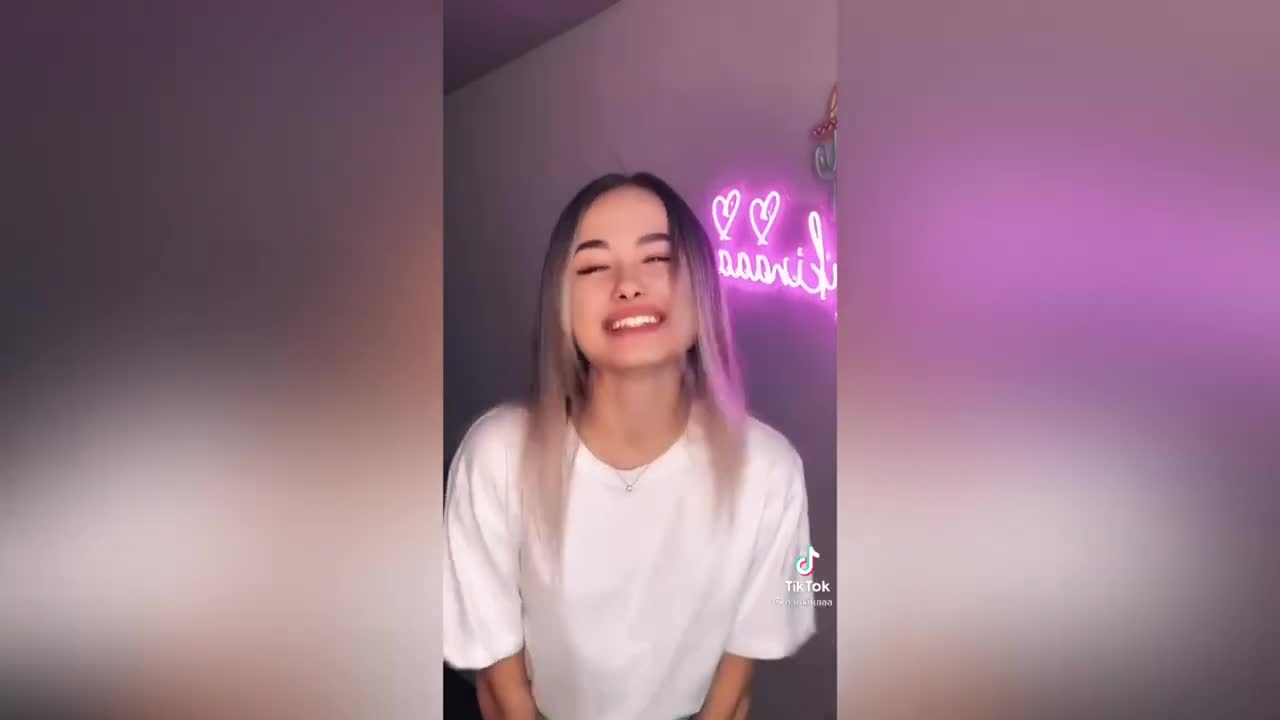 E girl макияж. девушки из тик тока макияжи. макияж на хэллоуин розовый голубой. милый макияж для подростка. девушки из тик тока макияжи.