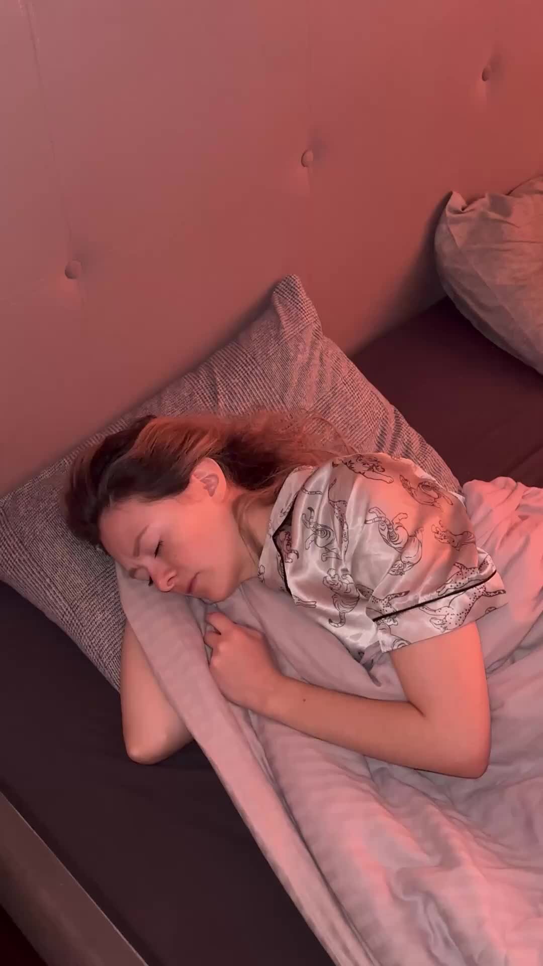 утро просыпается песня слушать. утро начинается песня текст. утро начинается начинается. солнышко встает. текст песни утро.