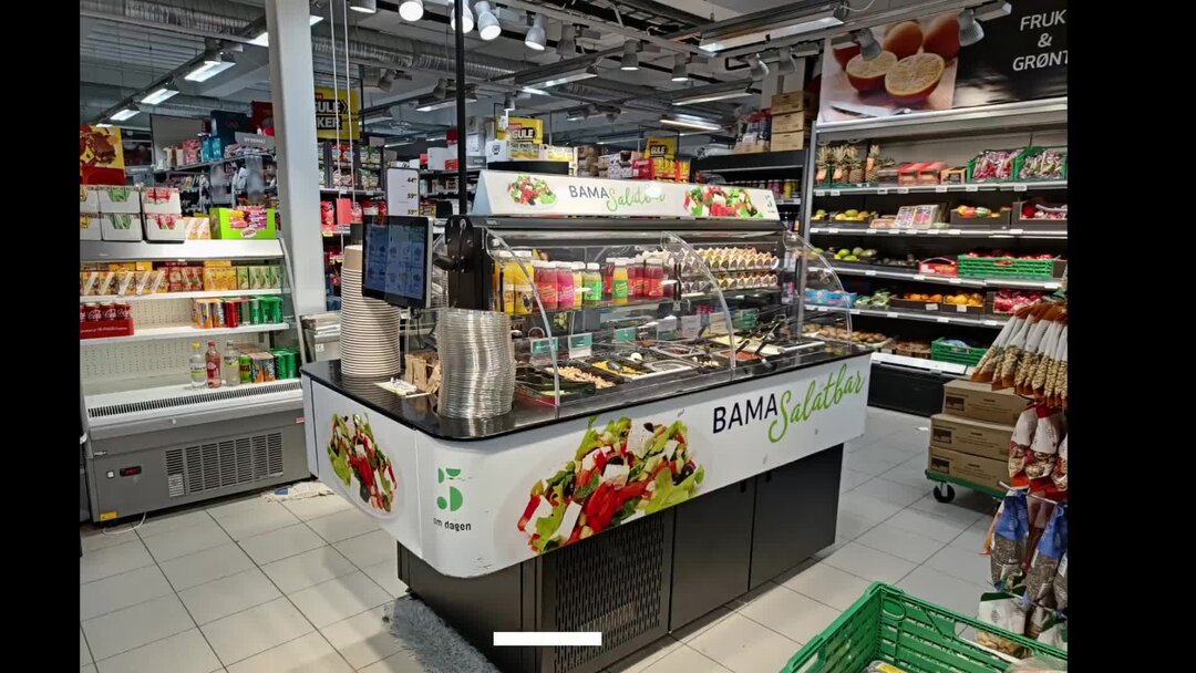 Продавщица. Мини продуктовый магазин. Касса с продуктами. Продуктовый магазин через прилавок. Продавцом продуктов в маленький магазин.