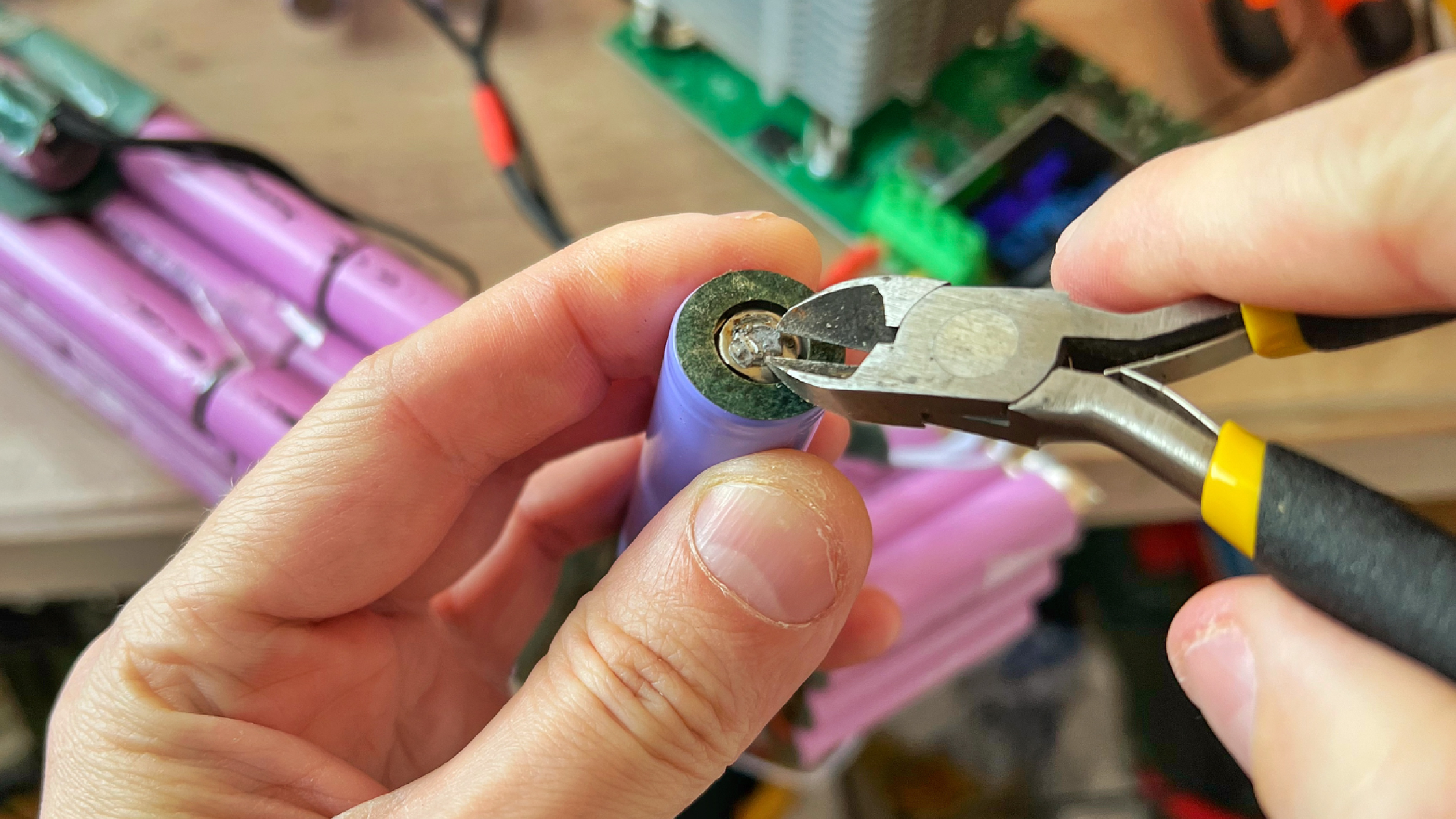 4v на li-ion 18650. Переделка аккумулятора шуруповёрта 14. 4. Бмс для li-ion аккумуляторов 14. Переделка шуруповёрта хитачи 12в на литиевые аккумуляторы.