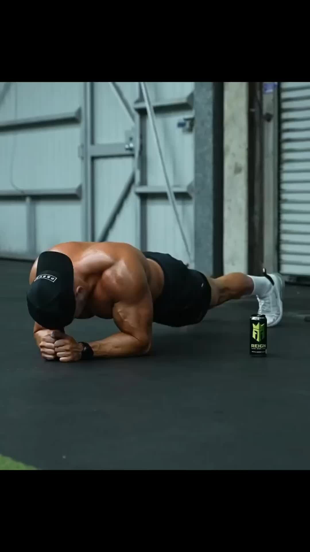 Тренер фитнес клуба