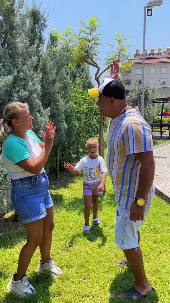 Стоковые видео по запросу Лысый