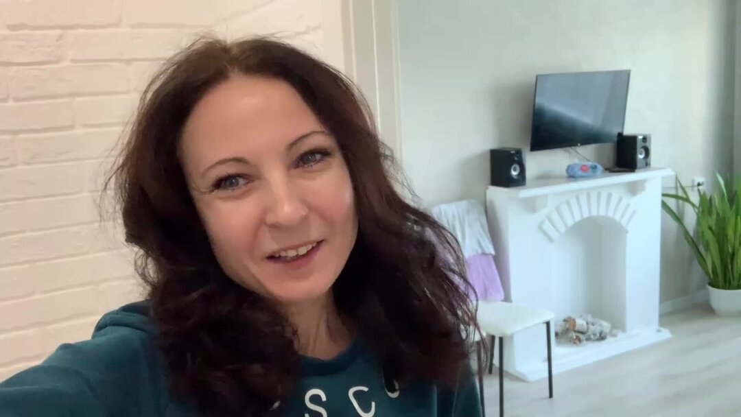 Достаточно отдохни. Открытка отдыхать не работать. Достаточно отдыхать. Отдохнули а теперь за работу. Хватит работать пора отдыхать пора.