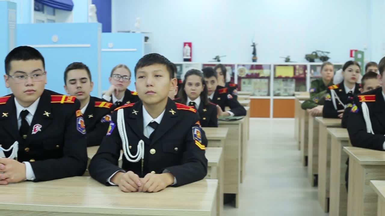 27 чей день. Знаки по годам рождения. 27 день рождения. Люди чьи дни рождения. Гороскоп по годам таблица.