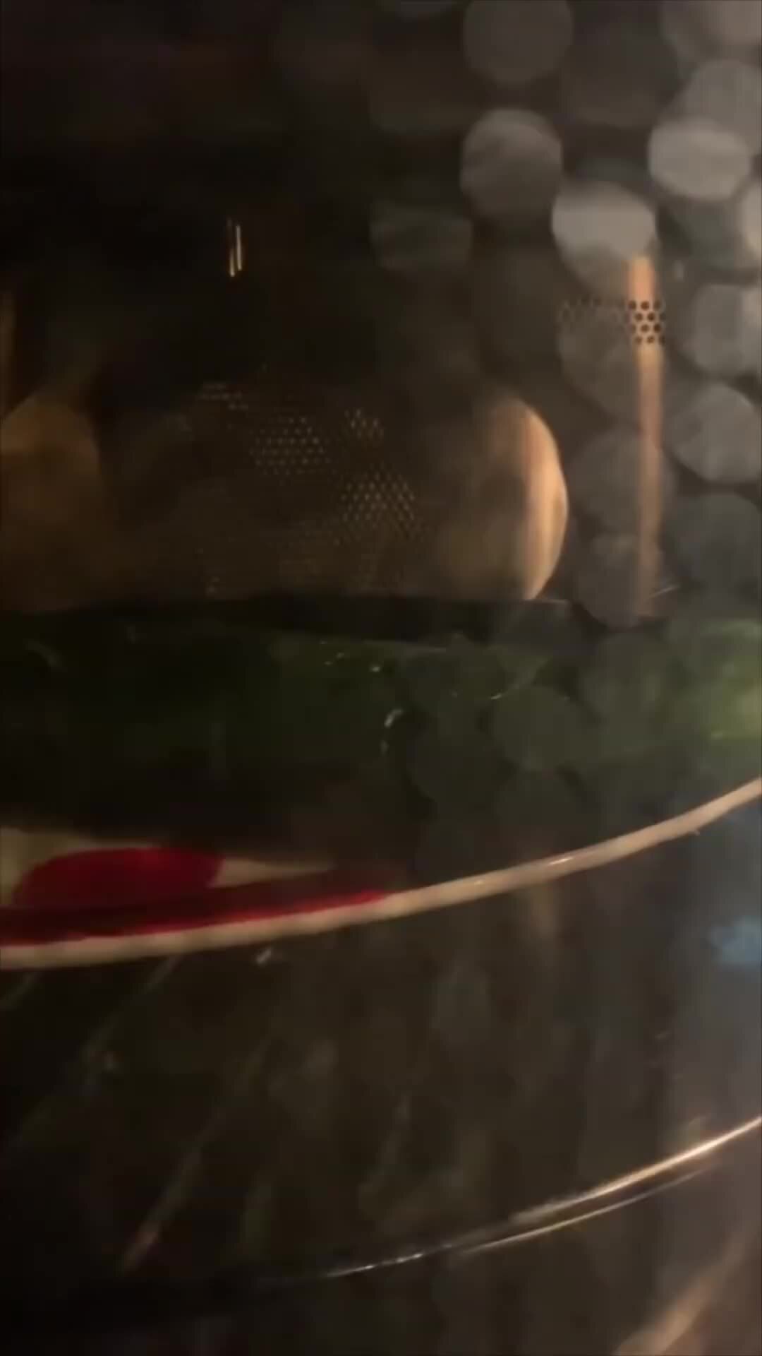 Лейс малосольные огурчики. Огурчик рик на аву. Огромный огурец. Что делать если огурец застрял в. Что делать если огурец застрял в.