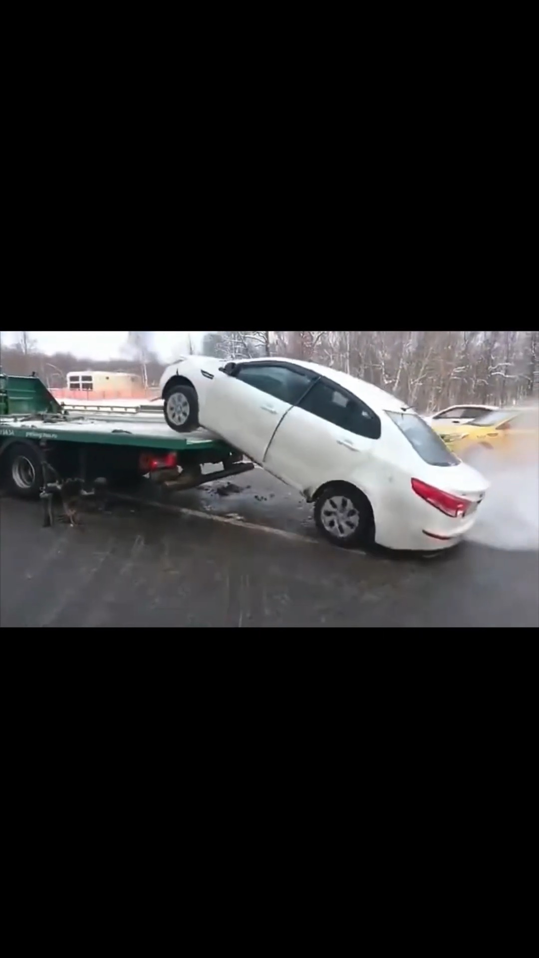 Расценки эвакуатора. Эвакуация авто москва. Автоэвакуатор машина красноярск. Машины эвакуаторы неправильно припаркованных авто. Эвакуировали машину стоящую на повороте во дворе.