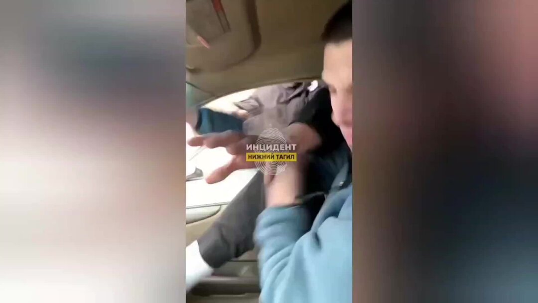 в нижнем подростки избили. в нижнем тагиле избили девочку. нижний тагил избитая мигрантами девочка. девочку избили в туалете. девочку избили в туалете в школе.