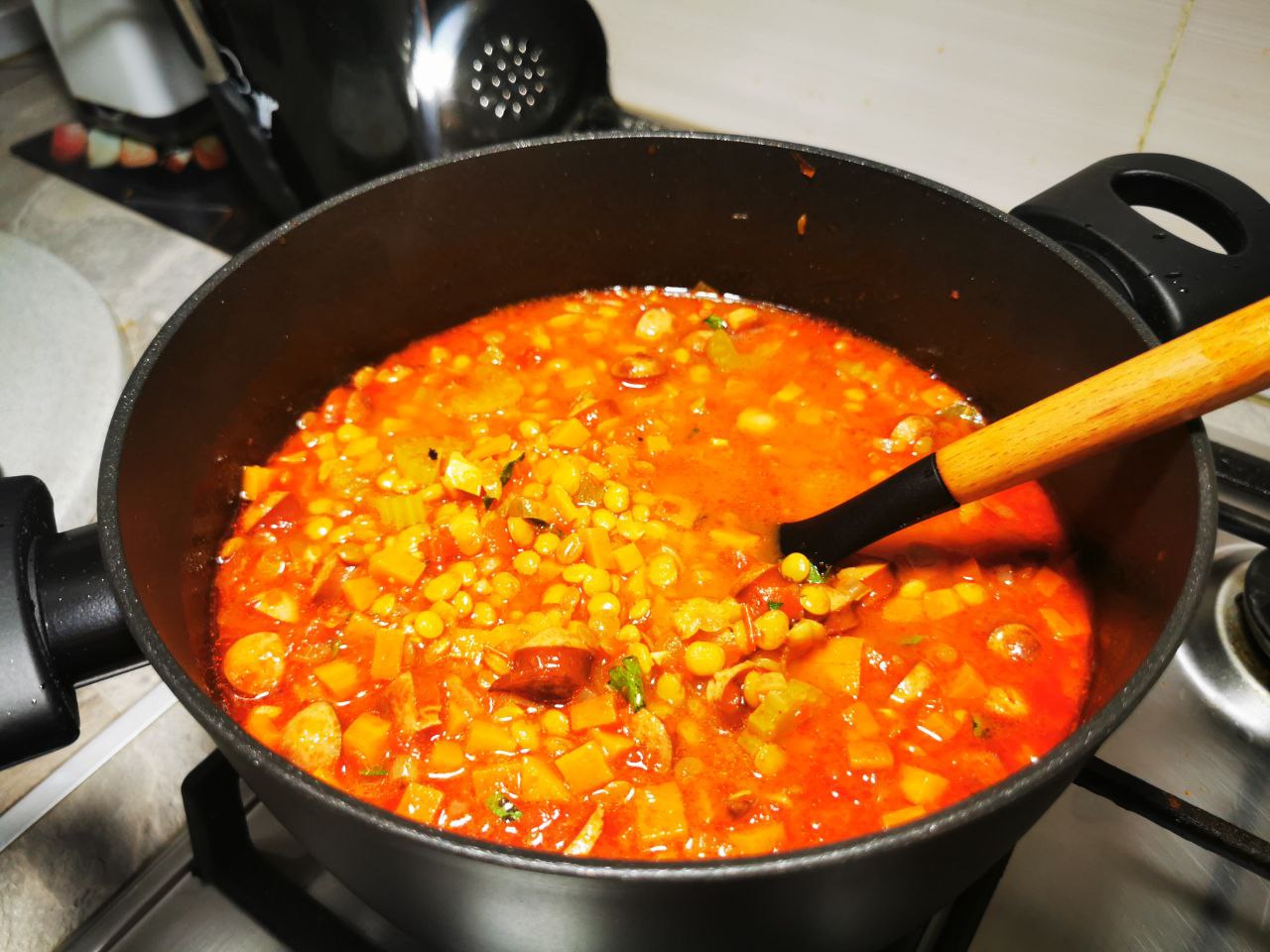 чечевичный суп-пюре с томатной пастой. чечевично томатный суп. чечевица шурва.