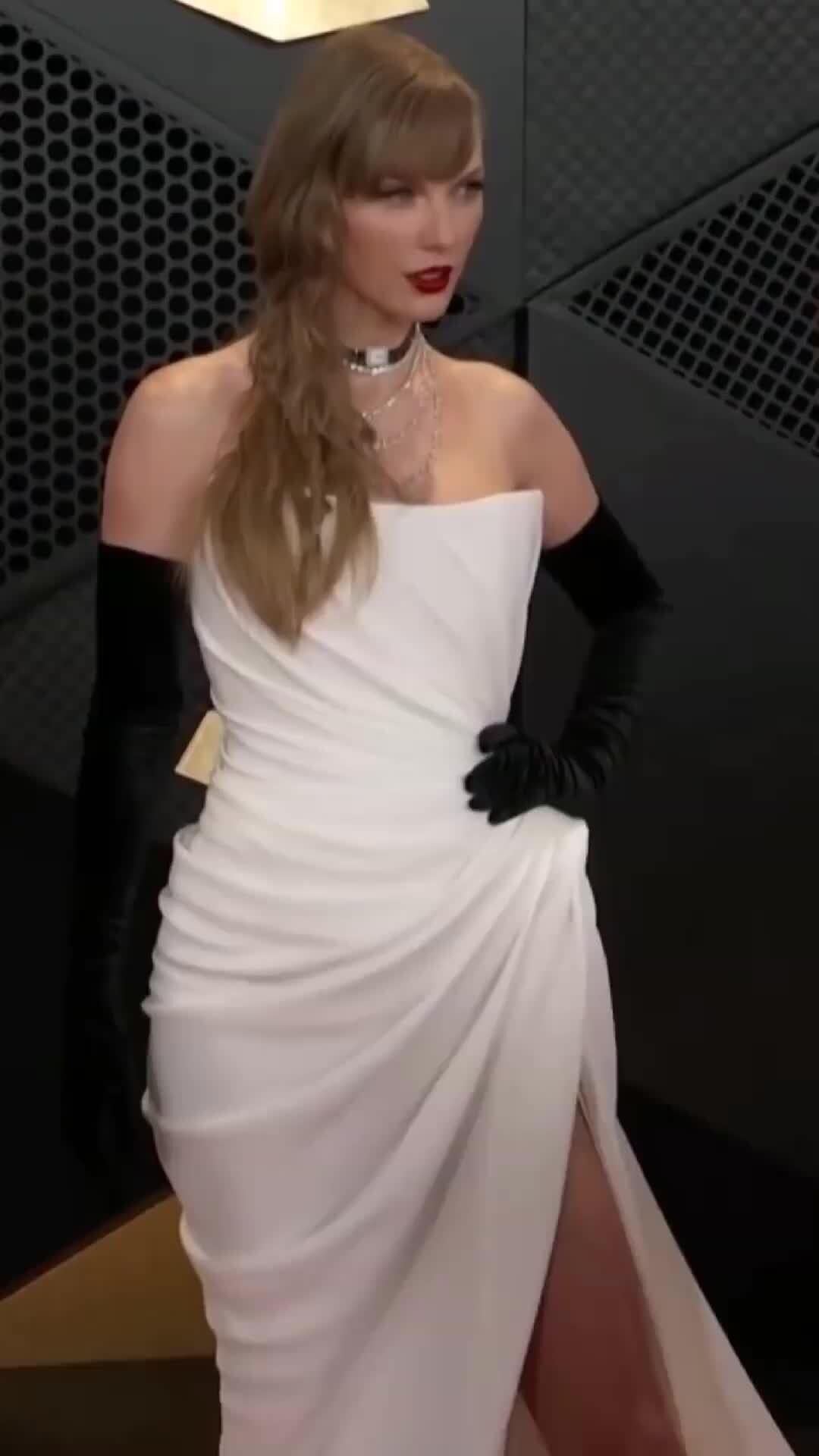 Бьёнсе грэмми 2023. Тейлор свифт 2021. Тейлор свифт грэмми 2011. Платье для красной дорожки тэйлор свифт. Тейлор свифт грэмми 2023.