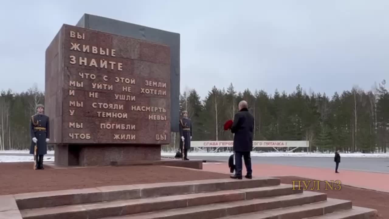 на истертых камнях на коленях стоял. на истертых камнях на коленях стоял. старый монах на коленях стоит. на истертых камнях на коленях стоял. молитва старого монаха юлия.