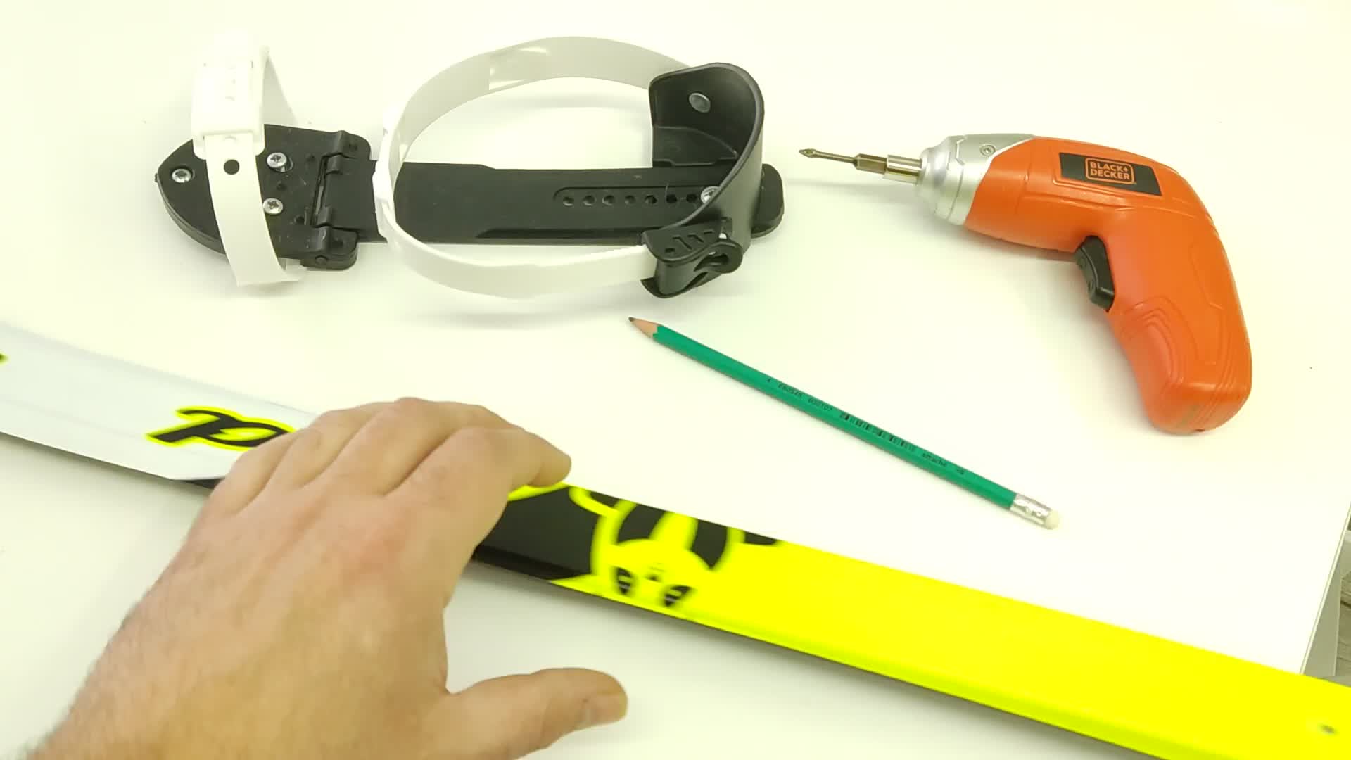 Как прикрутить крепление к лыжам. Как прикрутить крепление к лыжам. Название креплений для лыж. Установка креплений sns на лыжи. Как правильно установить крепление на лыжи для ботинок.