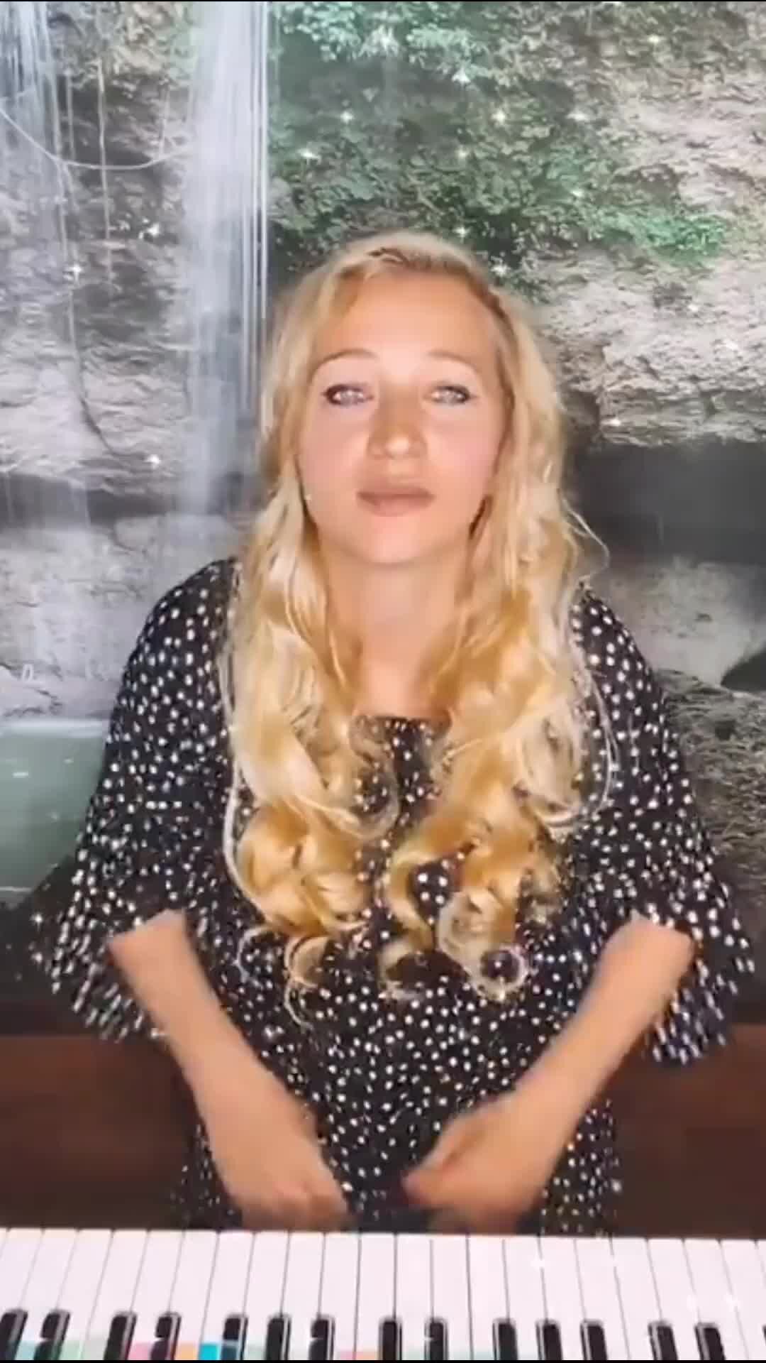 на часах ноль ноль ноты. тик так новогодняя песня текст. на часах два часа песня. часики ноты для фортепиано. тик-так часики песня.