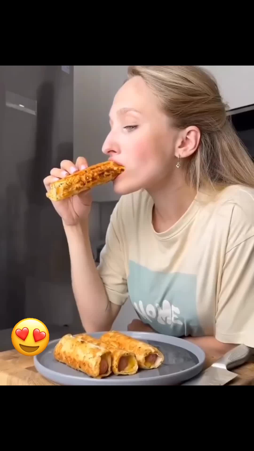 Сырные палочки моцарелла. Красивая еда для детей. Стрит фуд из морепродуктов. Вкусно поесть. Завтрак на работе.