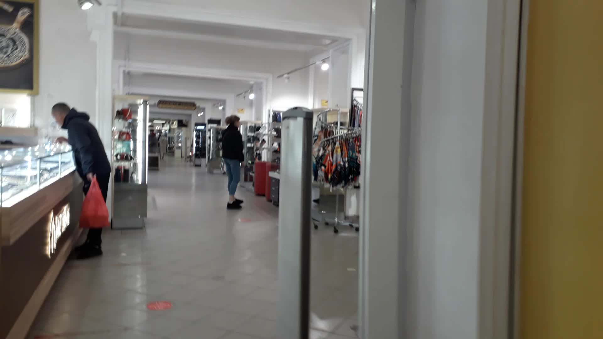 Невский пассаж санкт-петербург. Галерея гостиного двора санкт-петербурга. Галерея спб гостиный двор. Валлен деламот гостиный двор на невском проспекте. Отдел игрушек в гостином дворе.