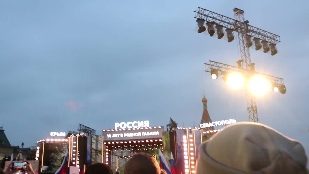 красная москва. 8 книжный фестиваль красная площадь 2022. зима в москве. красная площадь для детей. кремль площадь.