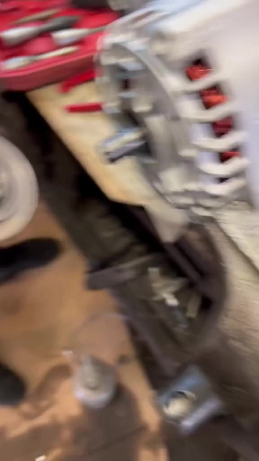 4. Как снять ролик с генератора. Как снять ролик с генератора. Крепление генератора ваз 2115. D5252t натяжитель ремня генератора.