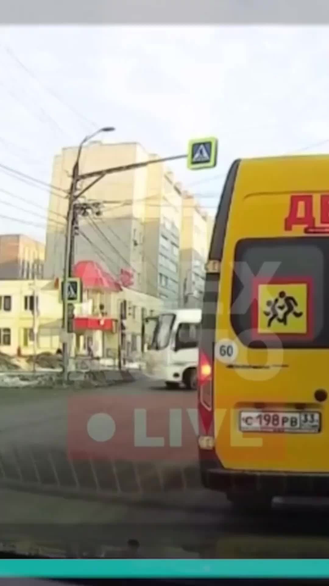 Губерния 33 | Пассажирский автобус врезался в столб в Александрове | Дзен