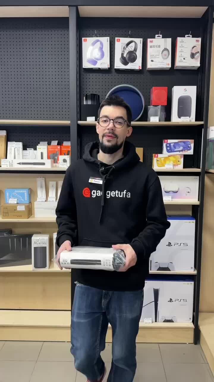 самый 1 гаджет. сотовые нокиа 2000. старая техника гаджеты. самый первый сенсорный экран. стив джобс первый айфон.