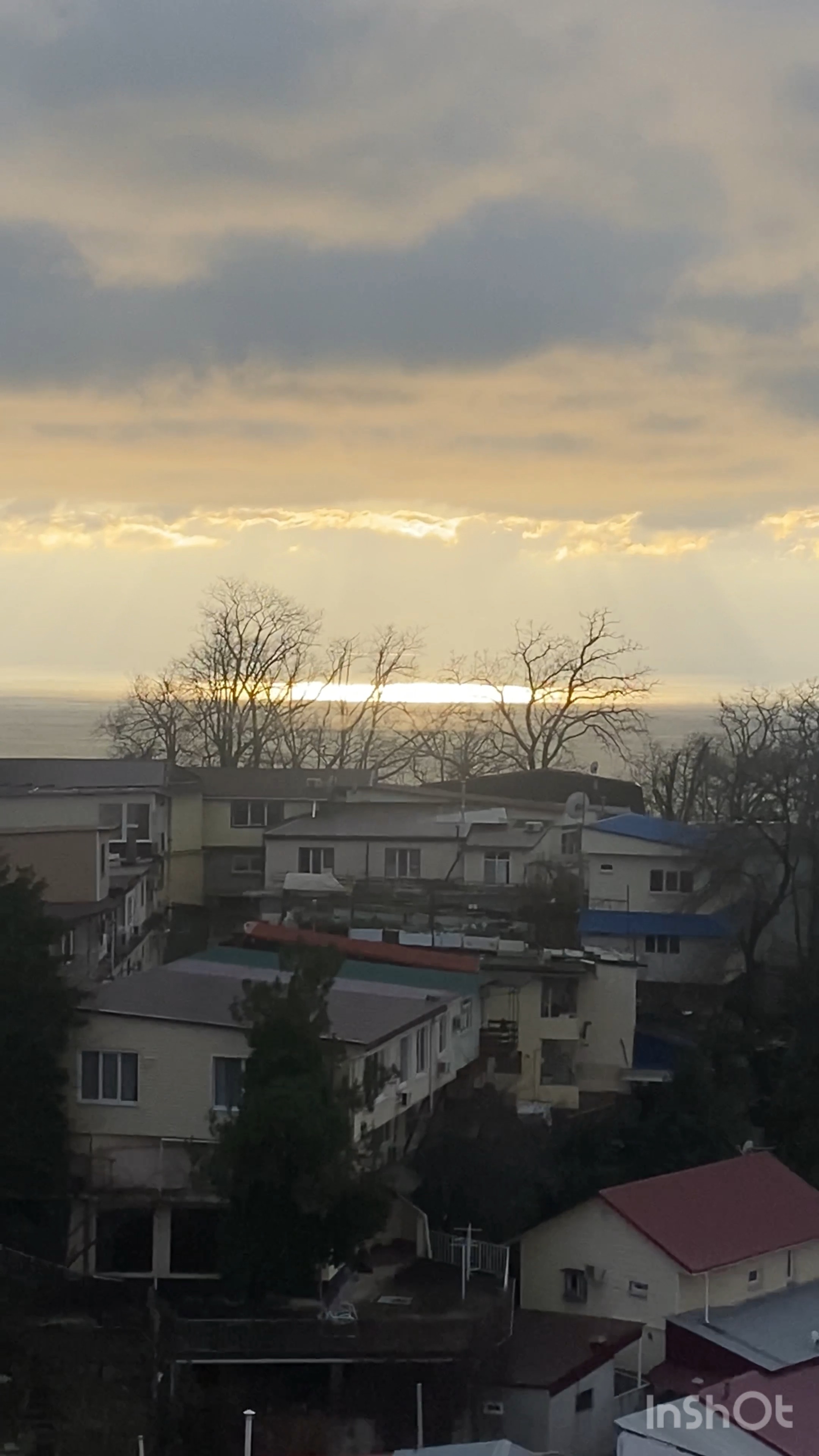 кучевадождевые облака. песня солнце за горой тучи в небесах. стихи о голубом небе. стихотворение про небо. рассвет туман и солнце.