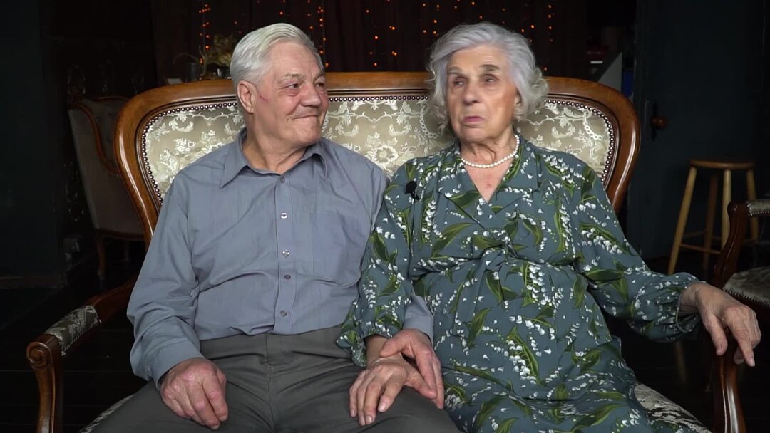 Вышла замуж в 90 лет. Кэрри симондс борис джонсон. Женщина в тюмени вышла замуж в 90 лет. Девушка вышла замуж за старика. Брак в зрелом возрасте.