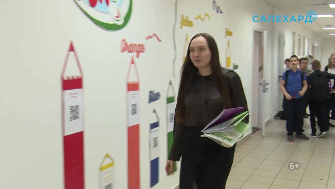 Макияж учительницы. Жесты учителя. Кричащая учительница. Красивый портрет учительницы. Учитель какое лицо.