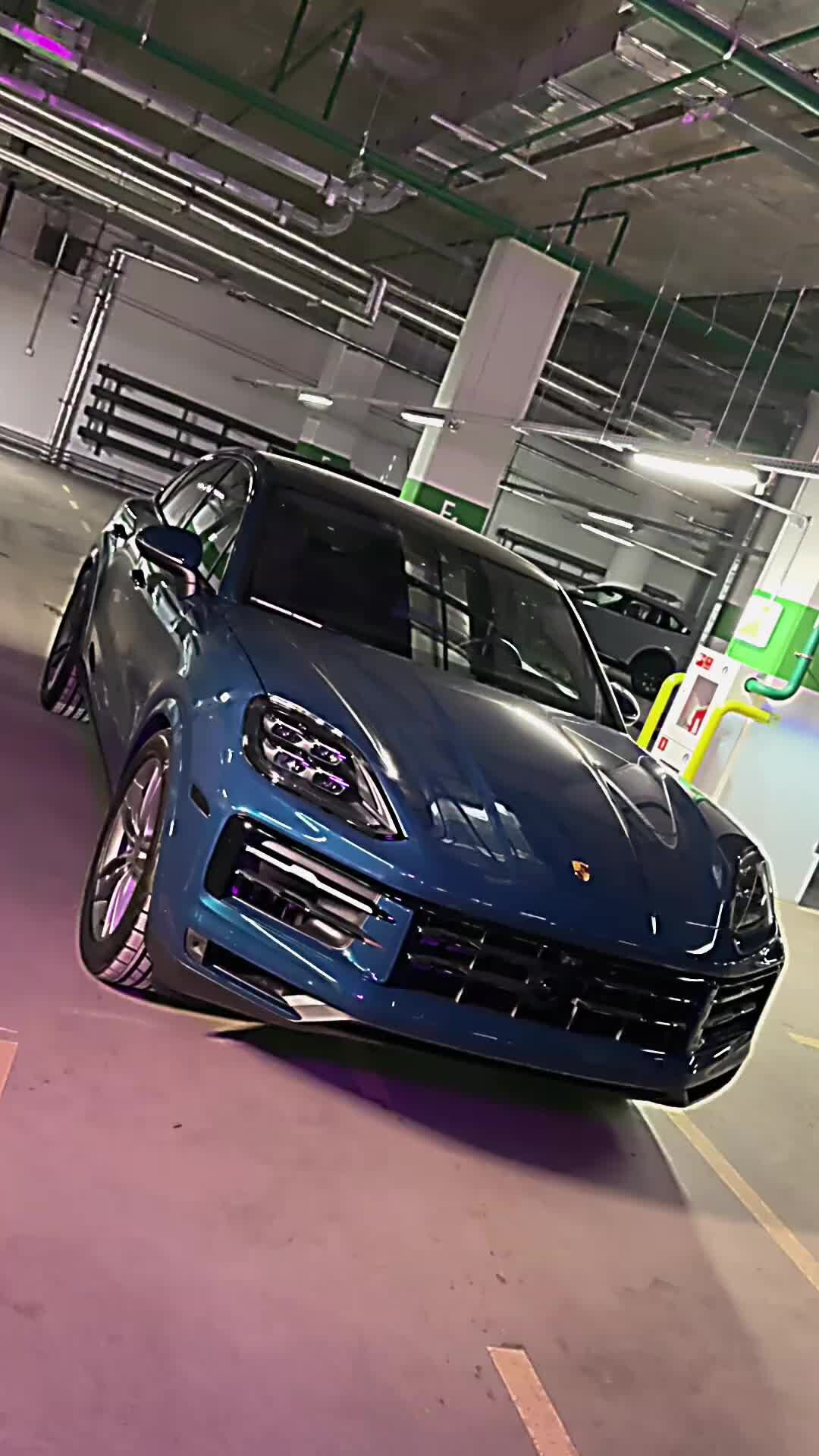 Автомобильный рынок. Европейские автомобили. Машины в ряд. Тягач вольво автовоз. Автомобили россии.