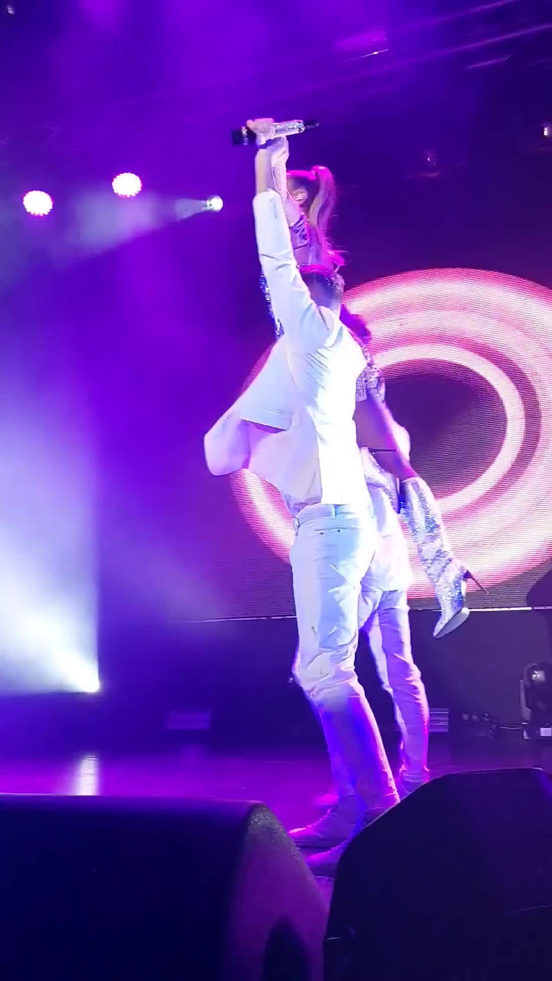 Дмитрий Емельянов. Русская баня. | Ольга Бузова. Мало половин. Поёт ...