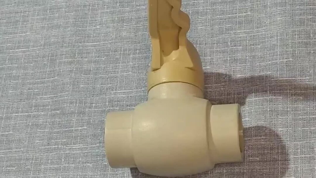 Пайка муфты полипропиленовой трубы. Сантехника пайка труб. Pvc pipe cutter. Монтаж полипропиленовых труб для отопления. Пайка 20 полипропиленовой трубы.