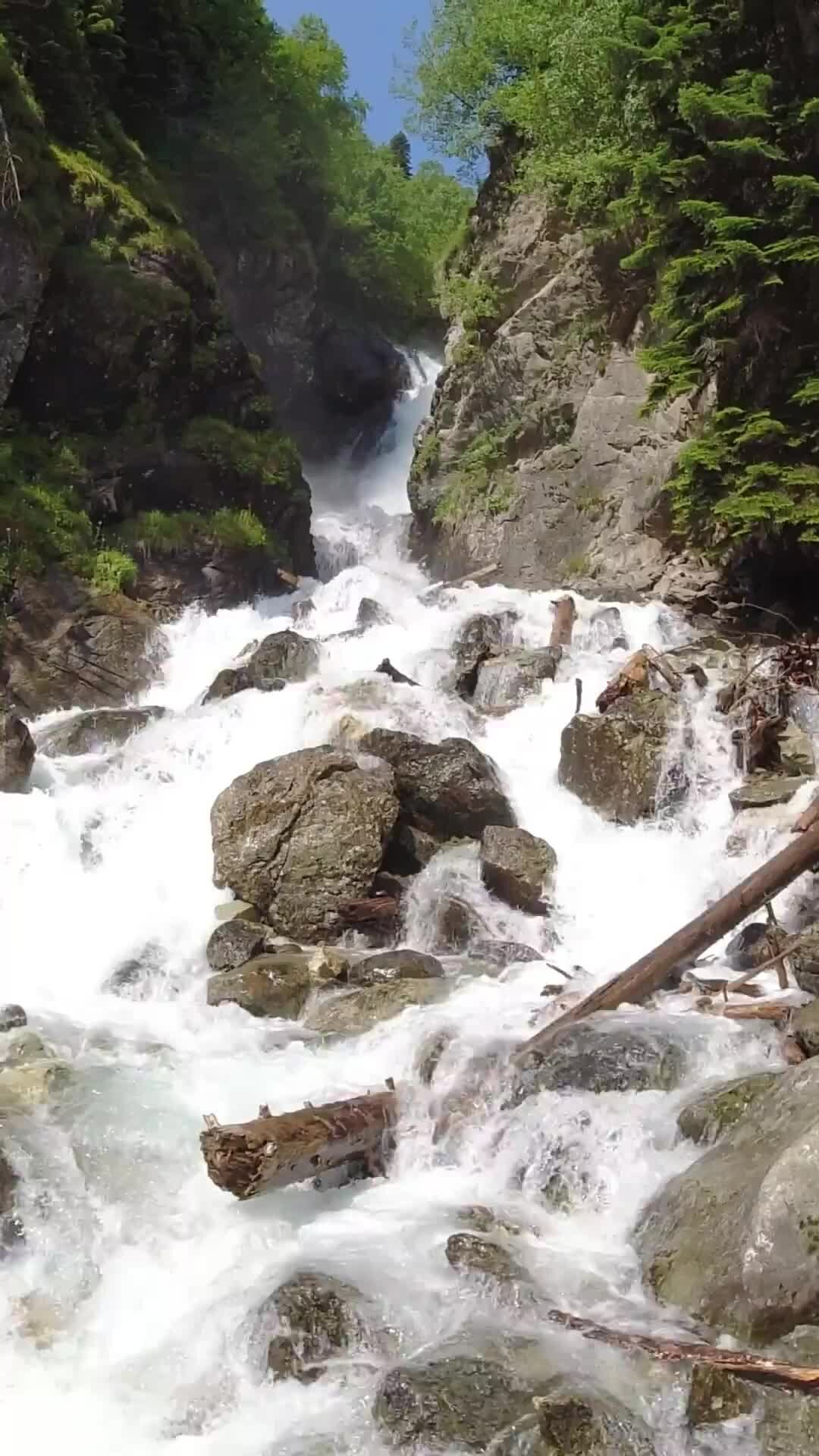 Водопад на реке белая Архыз