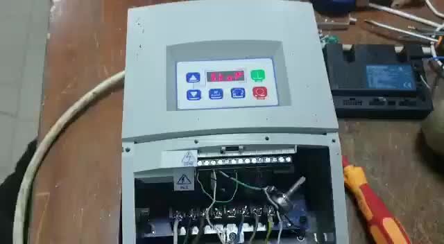 Ремонт частотников. Samco vm05 частотный преобразователь. Мультиметры + частотник. Преобразователь частотный fc 202. Danfoss fc202.