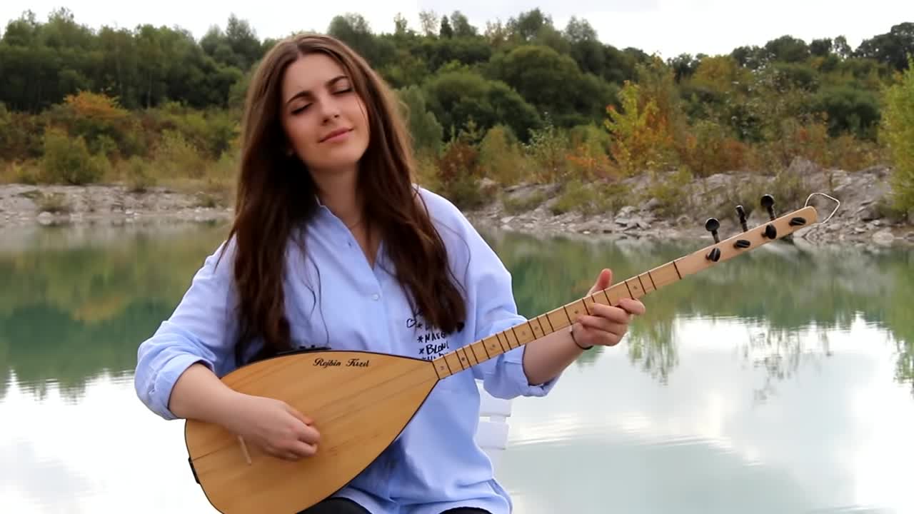 Песни курдская веселый. Курдский певец кава. Курдские песни. Курдские песни. Курдские музыкальные каналы.