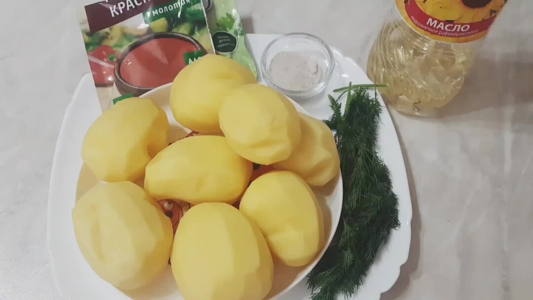 запеченная картошка в электрической духовке. картошка в духовке запеченная. картошка в духовке. жареная молодая картошка. картошка в духовке.