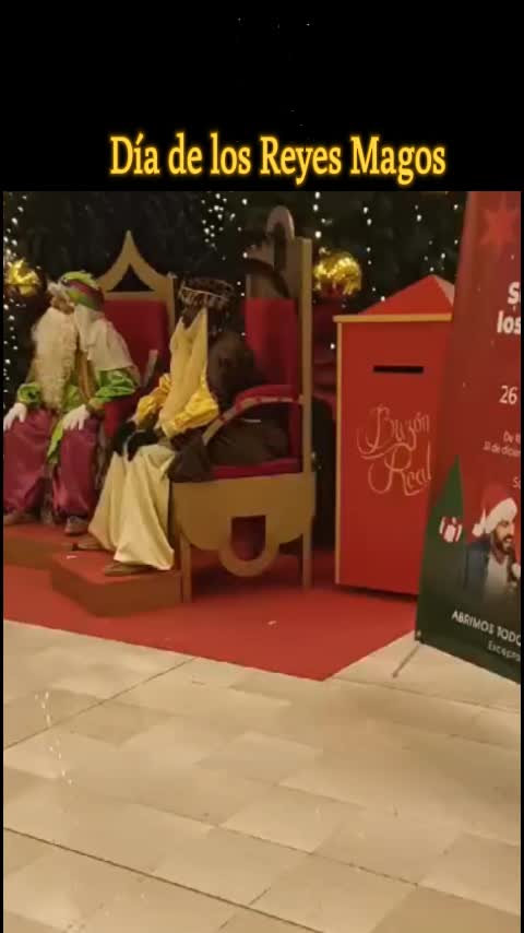 Los reyes magos в испании. Праздник рейес магос. Три короля в испании. Кавалькада волхвов в испании. Кавалькада волхвов в испании.