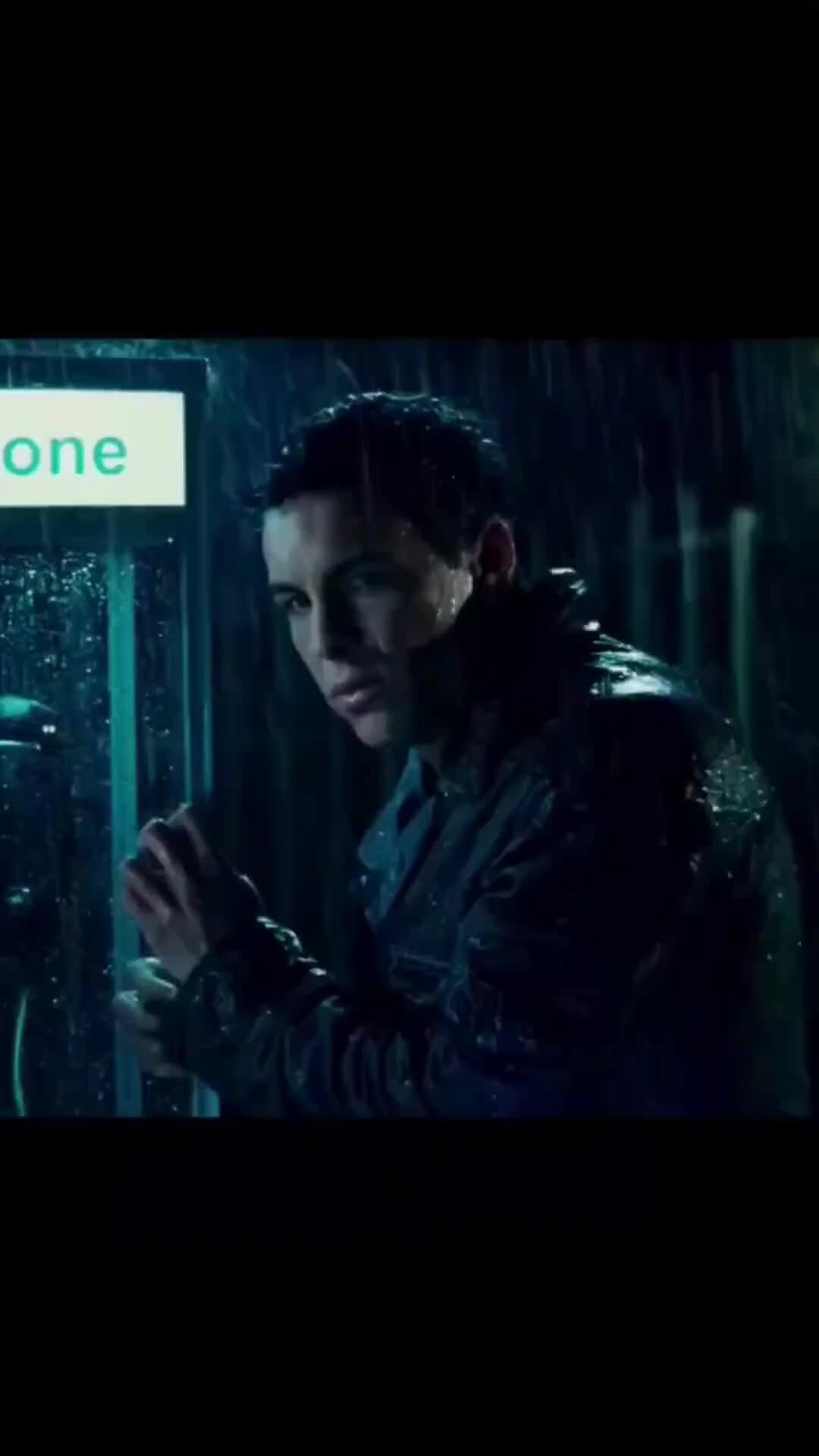 Песня и как будто бог слышит нас. Песня и как будто бог слышит нас. Женщина бежит навстречу мужчине. Женщина дарит свет. Нежность счастье.