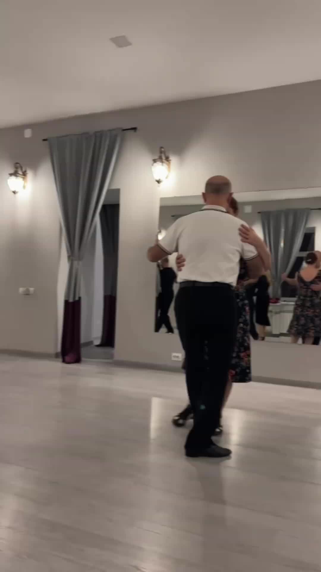 школа танцев мод все открыто. школа танцев в москве. школа танцев игра. школьные танцы. мод на танцы.