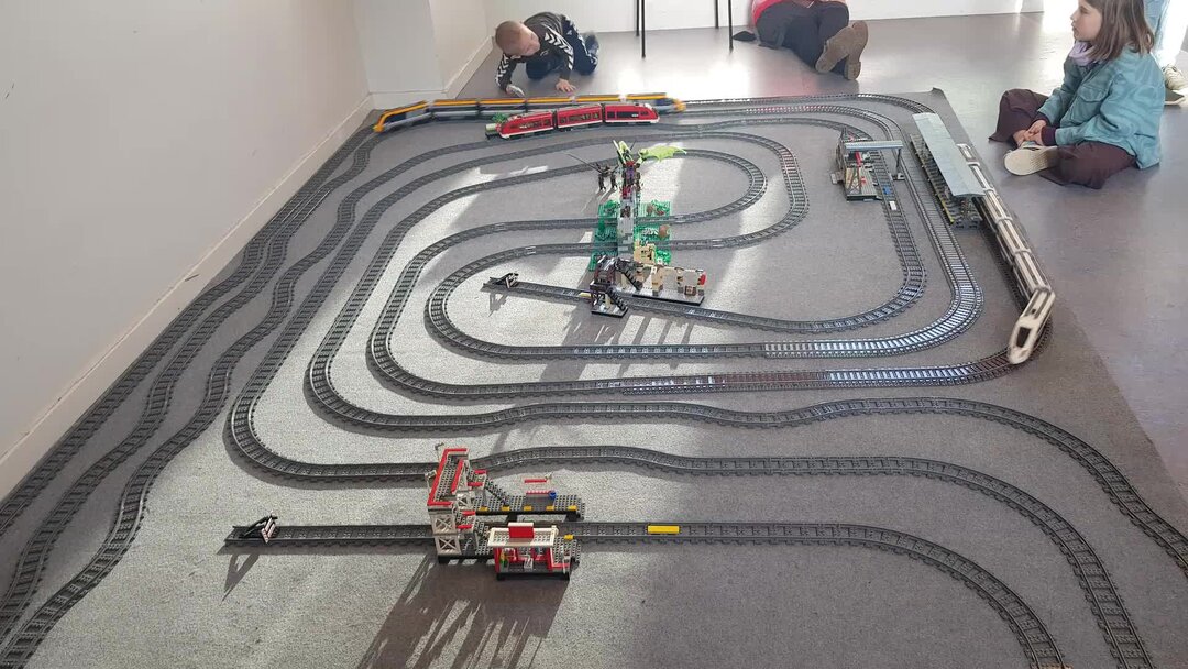 датской школы дзен. датской школы дзен. датской школы дзен. город в дании скандербег. мочиться на улице.