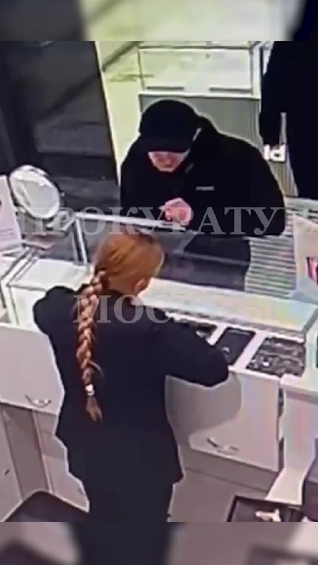 Мужчина просит прощения у женщины. Парень просит ее показать. Мужчина восхищается женщиной. Ссора. Мужчина говорит женщине.