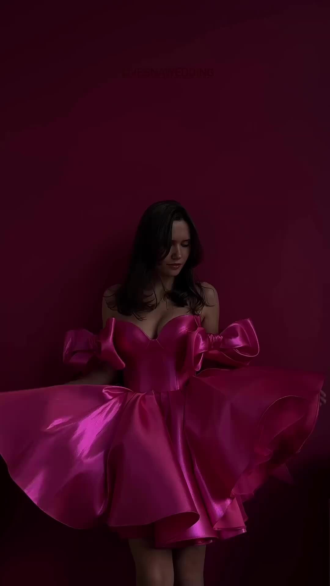 в розовом платьишке песня. девушка в саду с цветами. в розовом платьишке песня. в розовом платьишке песня. стильная женская одежда.