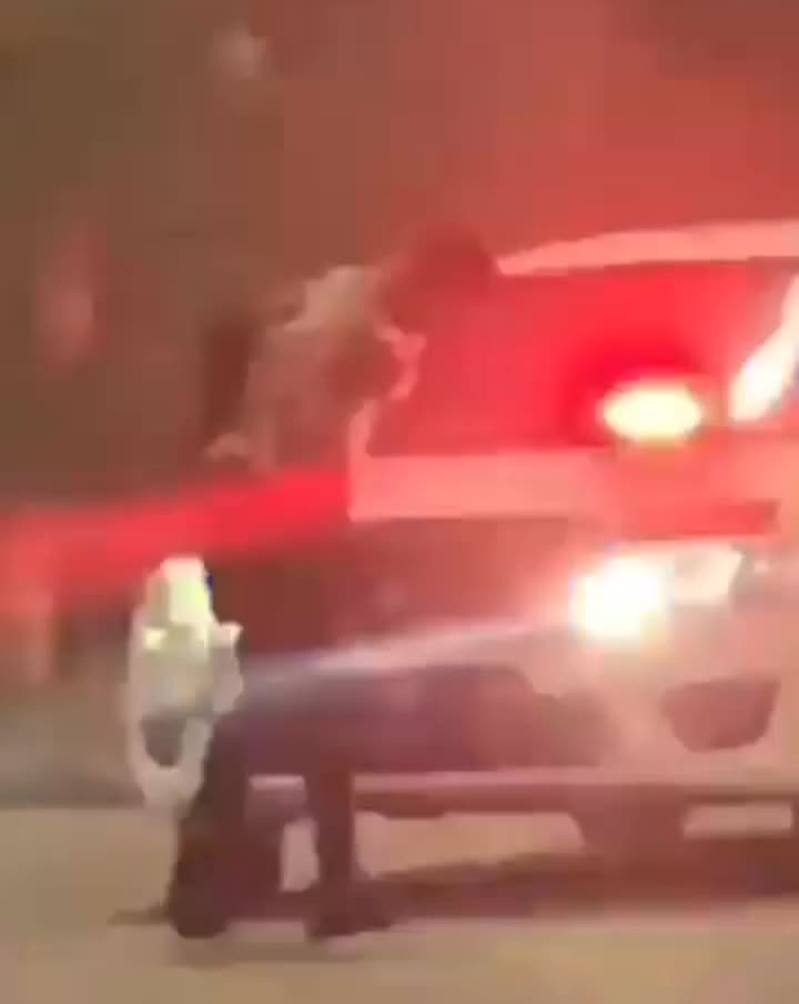 Танец машин. Кристофер пиллитц. Танец машин. Девушка танцует на машине. Машина танцует.