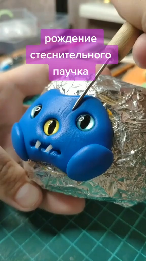 Влюбленные в разлуке. Встреча с первой любовью. Счастливые отношения между мужчиной и женщиной. Песня кажется рядом. Изображение любви.