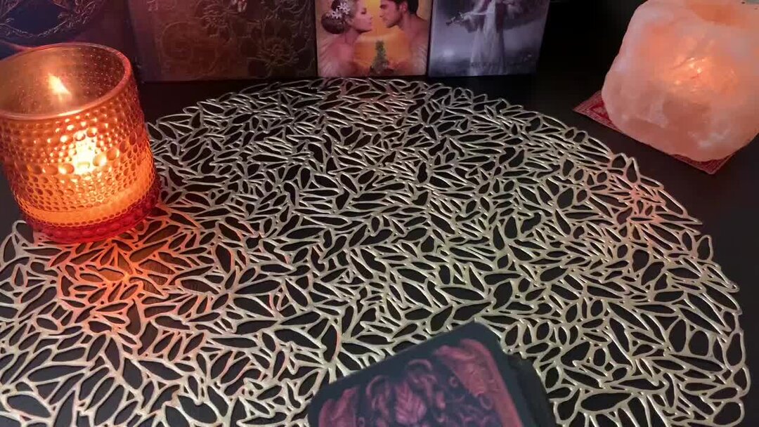 расклады таро. гадание чувства мужчины ко мне сейчас. его чувства ко мне гадание. гадание на отношение мужчины ко мне. погадать на любовь мужчины ко мне бесплатно.