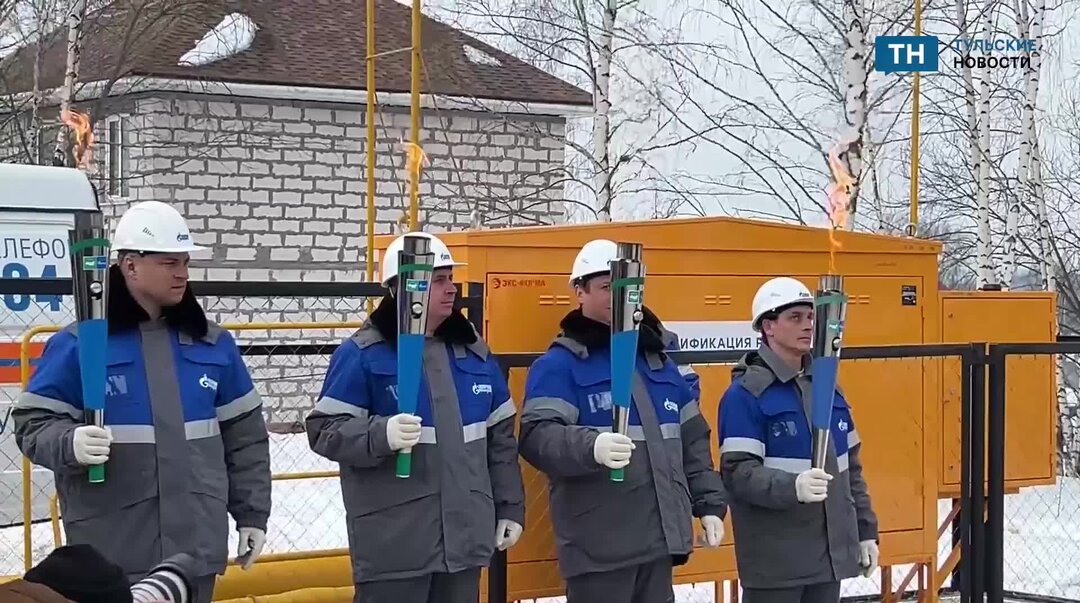 распределитель газа в деревне. газовая труба. какой газ в деревнях. газ в деревне. какой газ в деревнях.