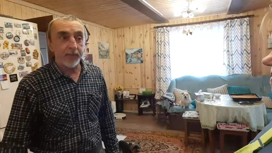 деревенская бабушка. пенсионеры в сельской местности. пенсионеры в деревне. пенсионеры в деревне. пенсионеры на селе.