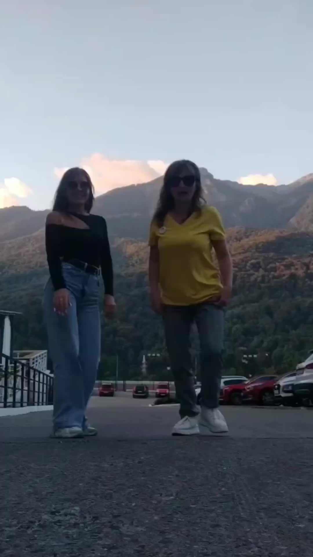 Фариз фортуна и турал эверест. Это наше лето танцуй и кайфую. Это наше лето танцуй и кайфую. Фариз фортуна наша лето. Популярные клипы 2021.