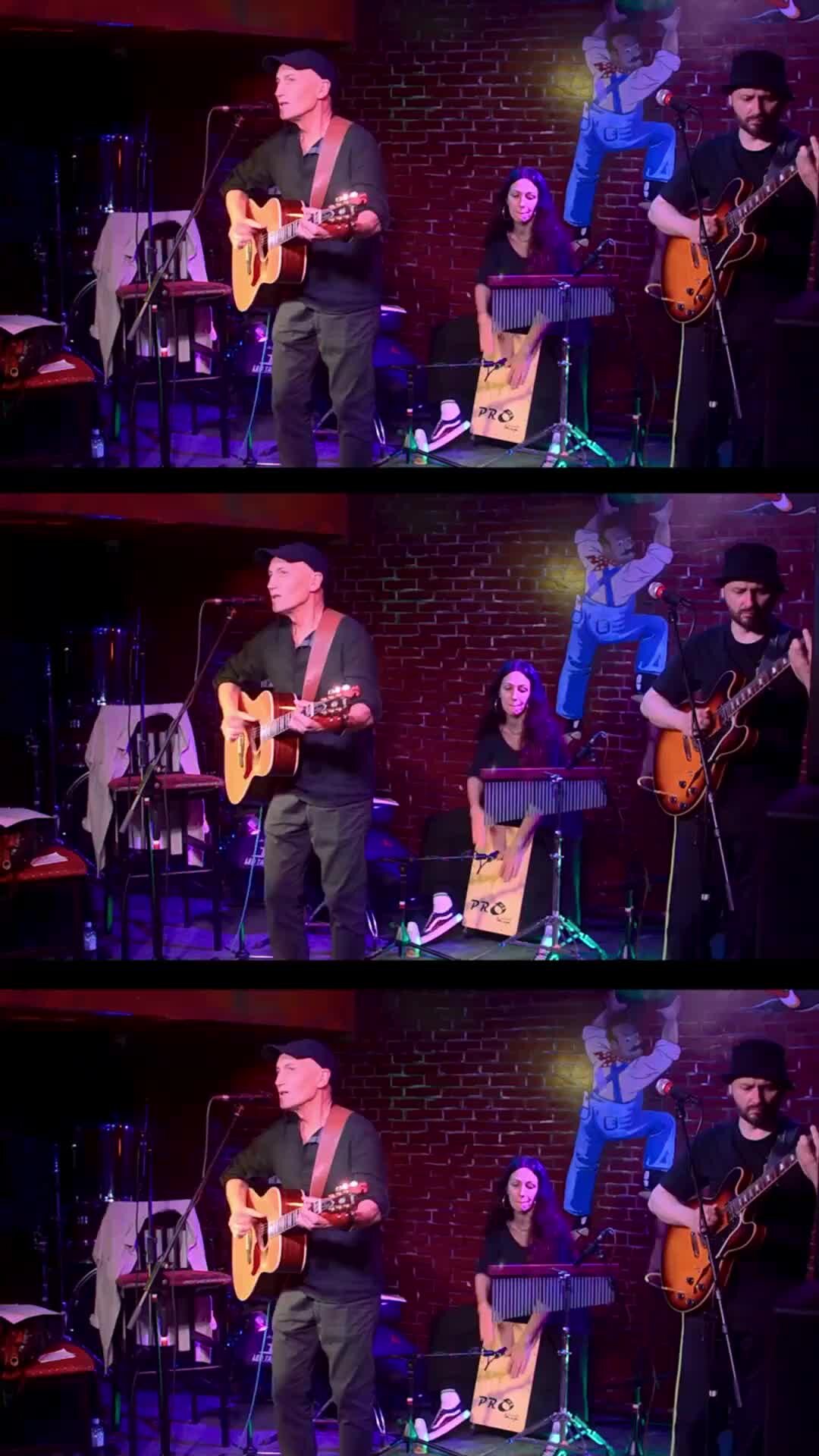 Туманный рассвет над озером. Туман на реке. Природа вечер. Над рекой. Девушка у реки вспоминает прошлое.